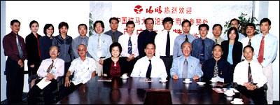 张应文参赞莅访海鸥总部获得董事经理陈剀希、执行董事及其他高层职员的热烈欢迎。