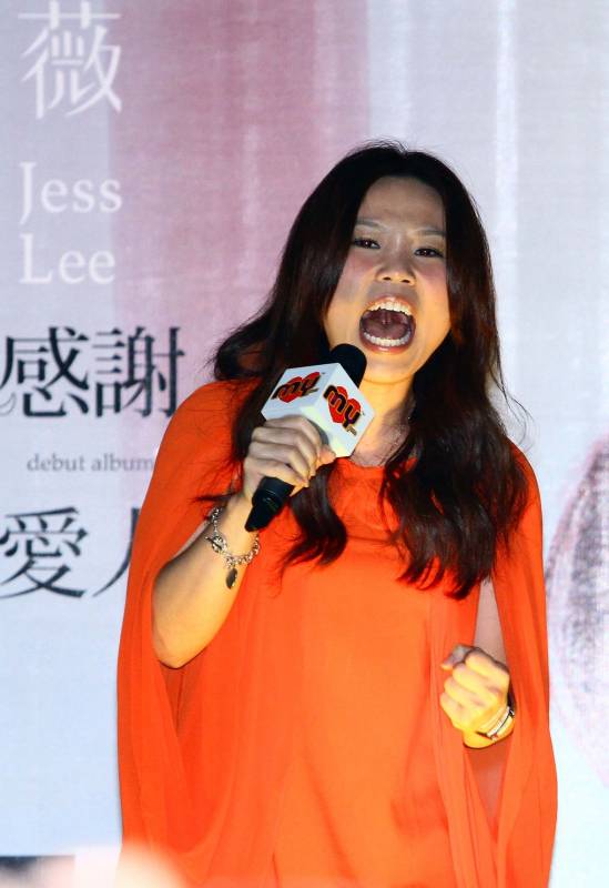 李佳薇在签唱会上展现超强的爆发力唱功，震慑全场。