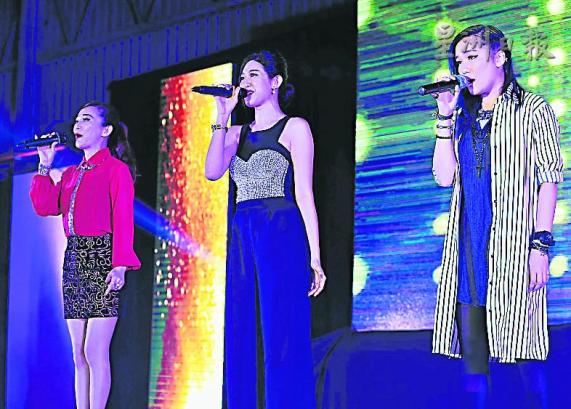 3个擅长不同曲风的白琳（左起）、陈采君及吴禹錡同台演唱，令人耳目一新。