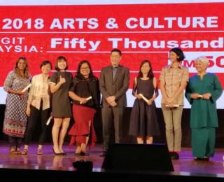 The Grants winners - Naaraayini, Wendi Sia, Maggie Ong, Maryam (L to R), Ann Lee (representing June Tan), Zedeck Siew and Tan Sueh Li (R to L). Nadira could not join us as she was in Sabah