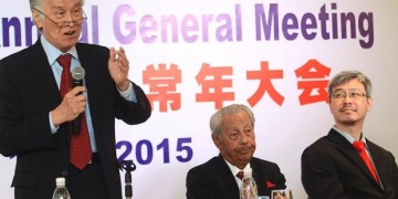 Tan Kai Hee (left), chairman Tan Sri Osman S. Cassim and COO Tan Keng Kang (right) at a press conference after the AGM.
