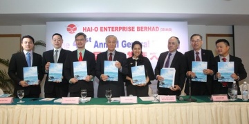 AGM time: Hai-O executive chairman Tan Kai Hee (forth from left), Tan Keng Kang (third from left) and other members of the board of directors at Hai-O's 41st AGM held in Kuala Lumpur.